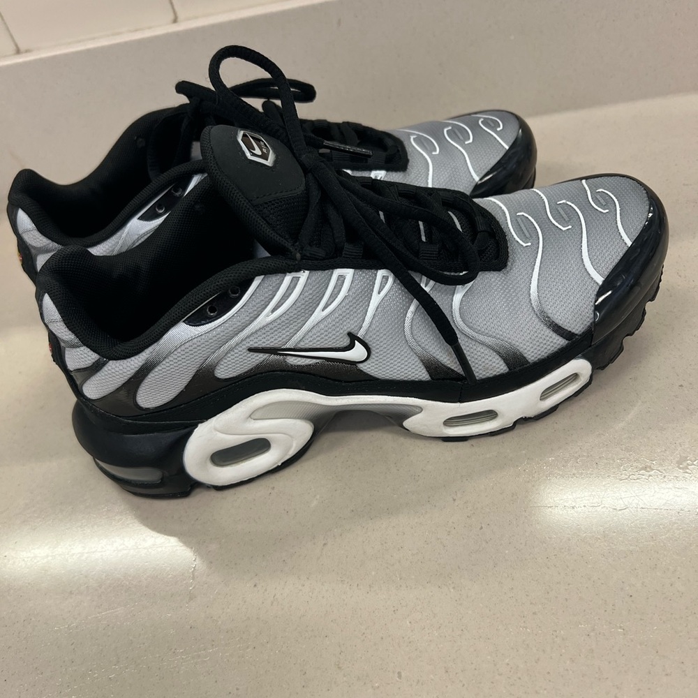 Nike air max metallic grey black